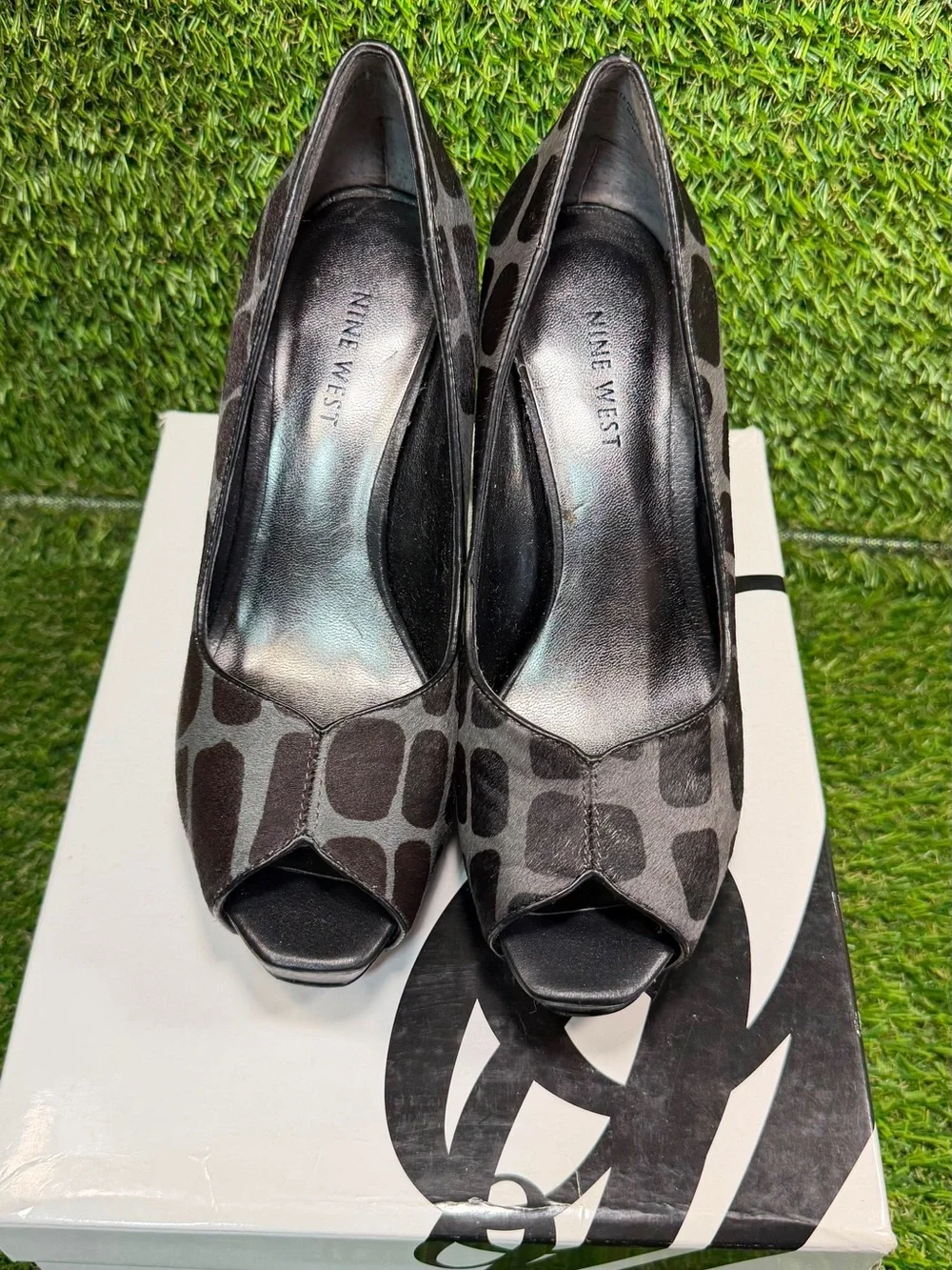 Nine West Peep Toe Platform Heels Grey Animal Print Calf Hair Size 6M